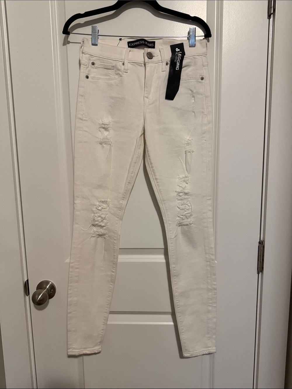 Express Women’s White Distressed Skinny Jeans